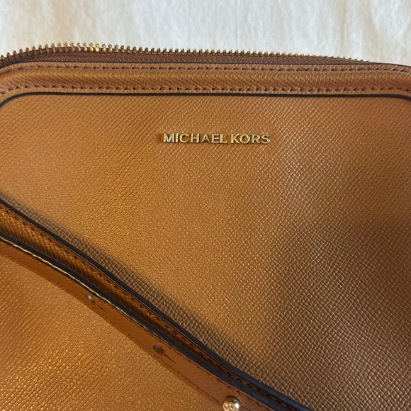 Tan Michael Kors Jet Set Double Zip Crossbody - Picture 3 of 9